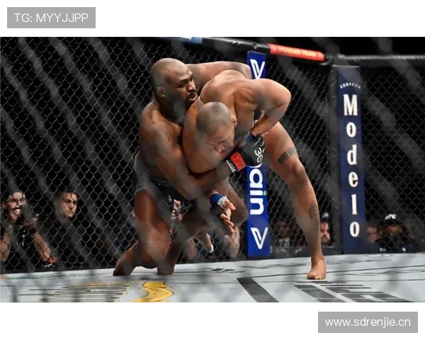 乔恩·琼斯居然放话了，赛场上冷静版怪兽，私下却像隔壁大叔喝着啤酒炸薯条？