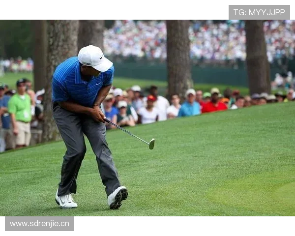 伍兹凌晨四点在车库练推杆，邻居以为他疯了