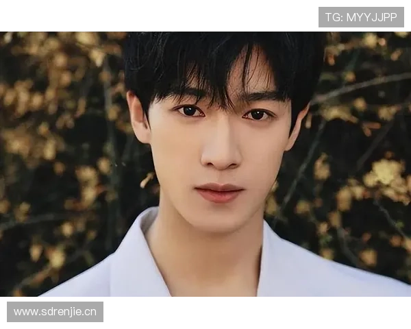 梁伟铿家里像普通租屋，上场却像走红毯，这反差也太让人盯着看